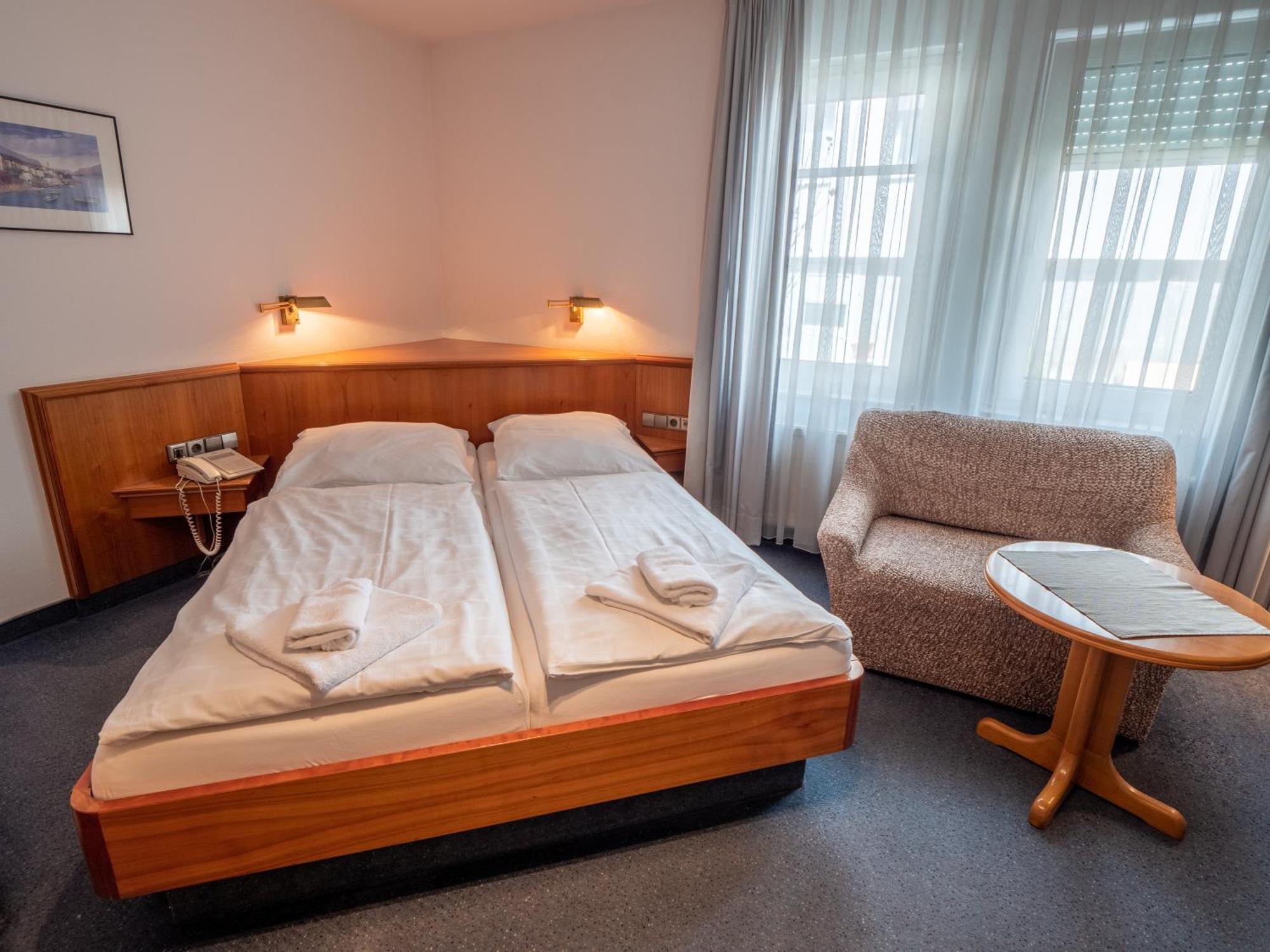 Hotel Pflum Mit Gaestehaus Нюртинген Номер фото